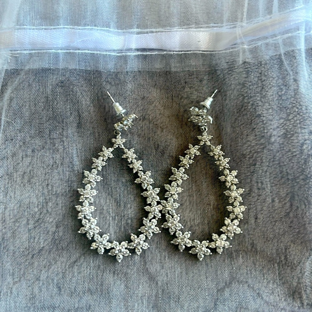 EXPRESS Spakle Drop Earrings 💎